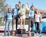 Premian a ganadores de carrera atlética