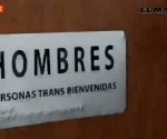 Como parte de una campaña de inclusión INE cambia letreros de baños