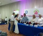 En ceremonia colectiva se casan 72 parejas