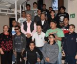 Apoyan a estudiantes discapacitados