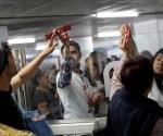 Regalan condones en el Metro previo al 14 de febrero