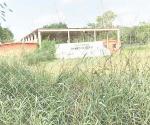 Escuelas lucen abandonadas