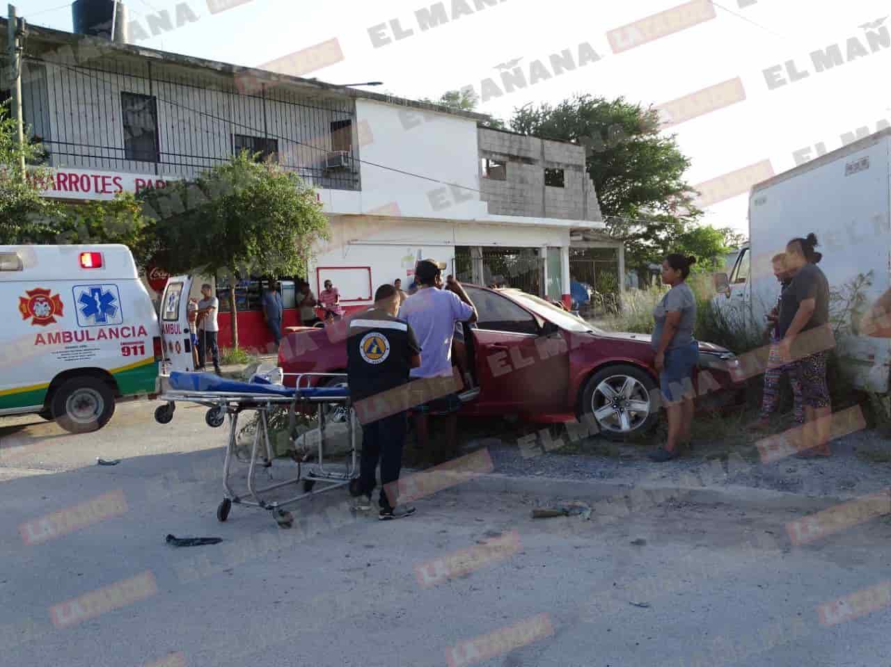 La unidad afectada en accidente de colonia Solidaridad, resultó con severos daños. EL (Foto: José Medina)