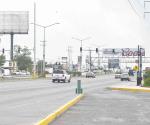 Alertan de delincuentes a bordo de auto negro