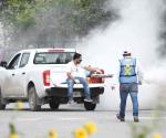 Fumigan en colonias dañadas por lluvias