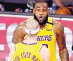 Está Lakers a un triunfo de finales