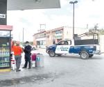 Mujeres roban gasolinera