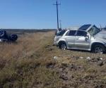 Vuelca guatemalteco camioneta que conducía