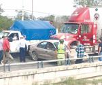 Tráiler arrastra a auto sin querer