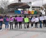 Colectivos feministas se reúnen en la plaza principal