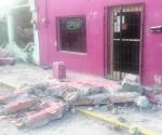 Destroza cafre fachada de salón de uñas