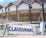 Bajo fuerte operativo policiaco clausuran estadio