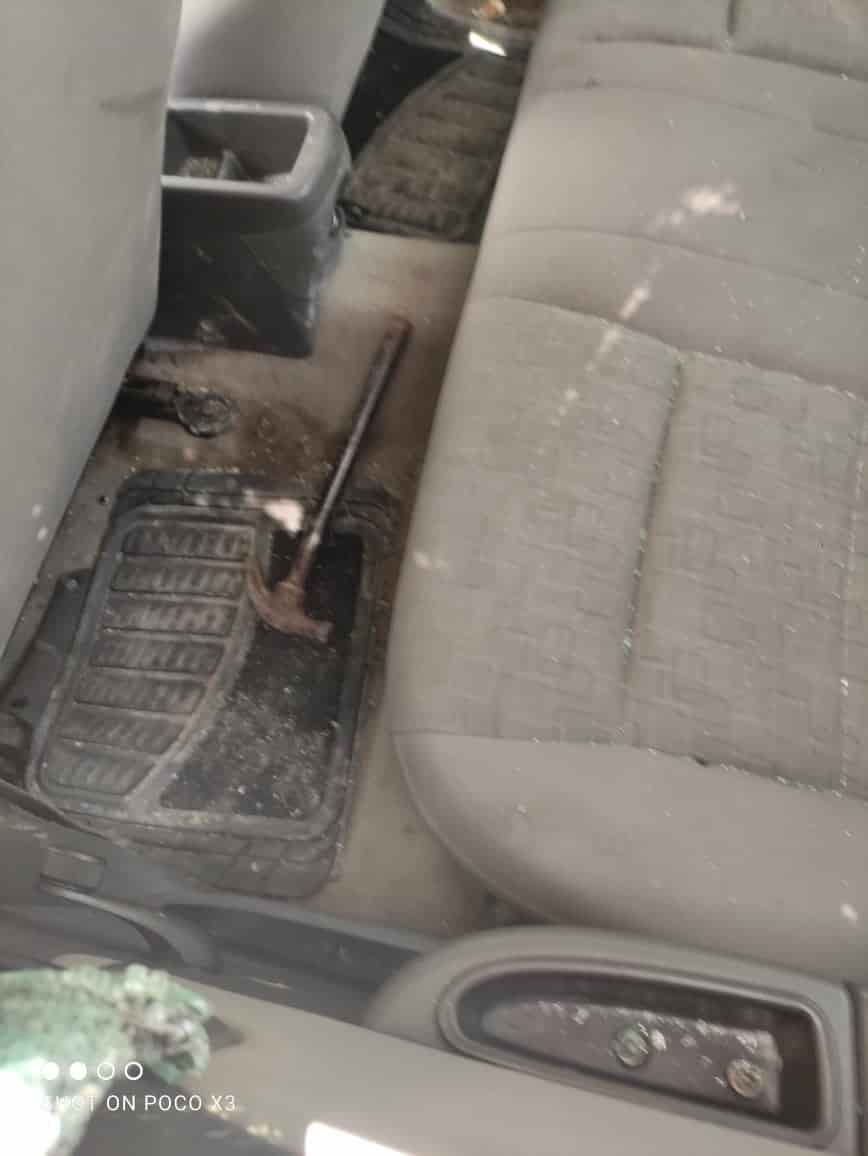 El martillo quedó a bordo del coche donde viajaban la víctima y sus hijos.