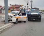 Anuncio frena a taxista