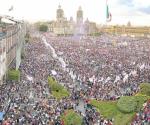 Morena llena el Zócalo