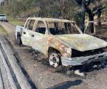 Hallan camioneta calcinada y abandonada