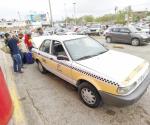 Taxistas amenazan a choferes de Uber y Didi