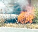 Explota pipa arrollada por el tren