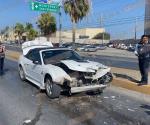 Impacta Mustang contra camioneta