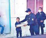 Cumplen policías deseo a niño en su cumpleaños