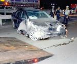 Destroza carro al impactarlo