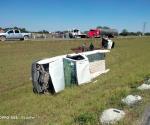 Camionetas se salen de autopista