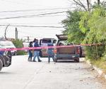 Hallan cadáver en camioneta