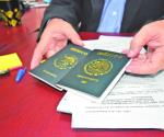 Alza por el pasaporte