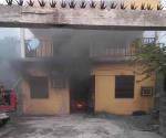 Sofocan incendio en vivienda