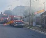 Fuego consume vivienda en la Obrera