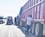 Muere camionero que llevaba sorgo