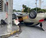 Lesionada en choque y volcadura