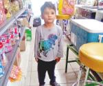 Sale niño de 4 años a buscar a su mamá