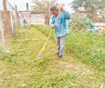 Hacen labores en las escuelas