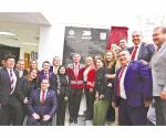 Develan placa conmemorativa del Bicentenario del Congreso