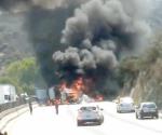 Cierran la autopista México-Querétaro por choque e incendio