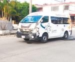 Chocan ambulancia y prefieren escapar