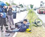 Impactan a motociclista