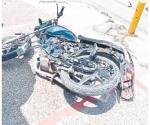 Impactan a motociclista