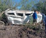 Fallece al volcar la camioneta