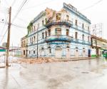 Cae edificio a pedazos