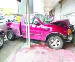 Se impacta contra un local comercial