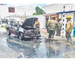 Arde camioneta en plena marcha