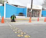 Piden vecinos topes en cruce de alto riesgo