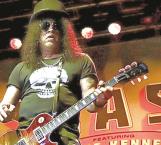 Confirman suicidio de hijastra de Slash