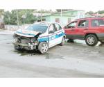 Se impacta taxi contra otro auto; 2 lesionadas