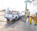 Arde una camioneta por un corto circuito