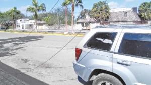 Tumban cables y queda sin luz una zona residencial