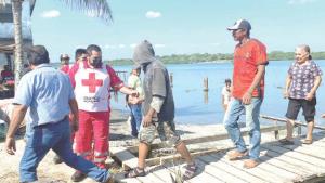 Rescatan a pescadores