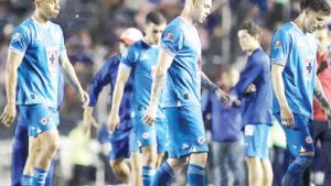 Está Cruz Azul en la lona